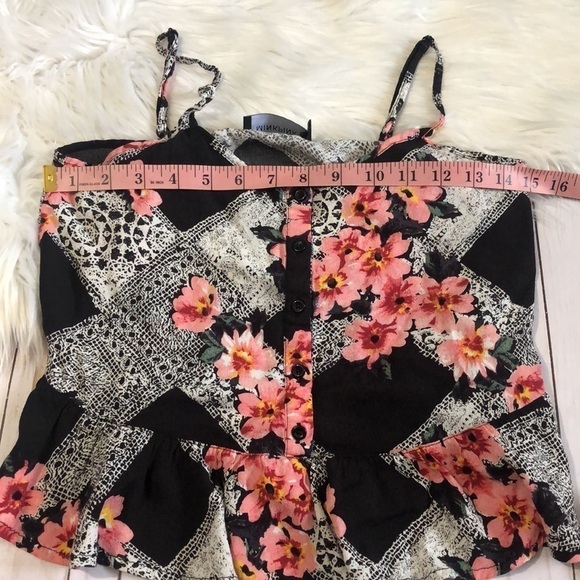 MinkPink Gardner Cami and Shorts set small - Picture 6 of 10